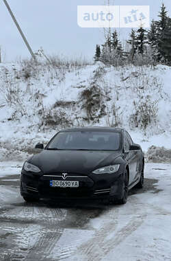 Лифтбек Tesla Model S 2015 в 