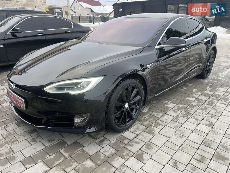 Лифтбек Tesla Model S 2017 в Бродах