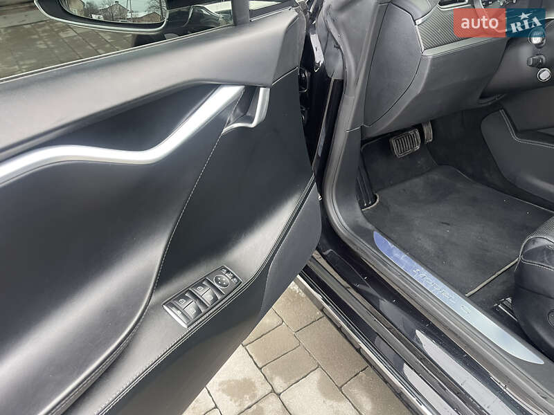 Лифтбек Tesla Model S 2017 в Бродах