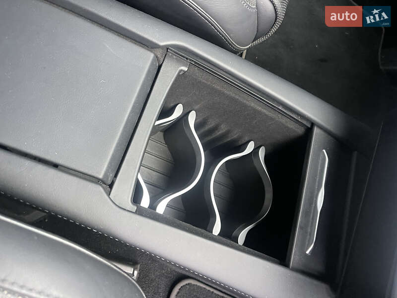 Лифтбек Tesla Model S 2017 в Бродах