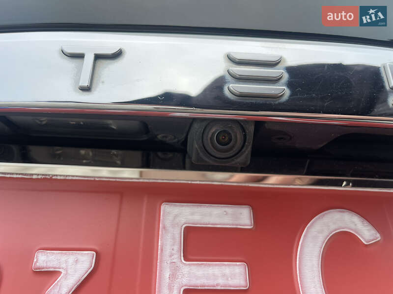 Лифтбек Tesla Model S 2017 в Бродах