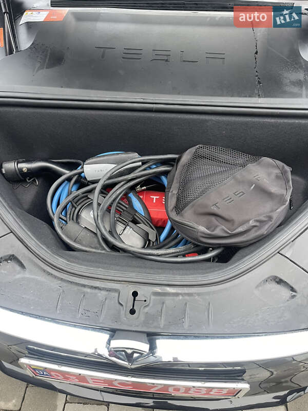 Лифтбек Tesla Model S 2017 в Бродах