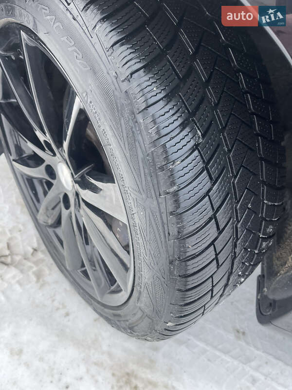 Лифтбек Tesla Model S 2017 в Бродах