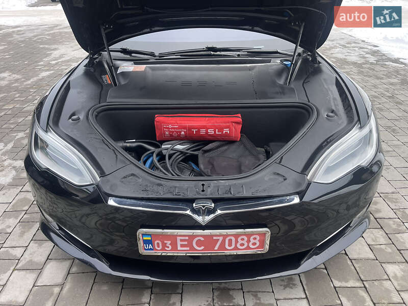 Лифтбек Tesla Model S 2017 в Бродах