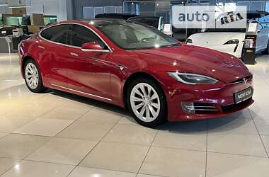 Лифтбек Tesla Model S 2016 в 