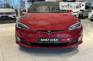 Лифтбек Tesla Model S 2016 в 