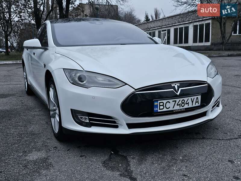 Лифтбек Tesla Model S 2014 в Запорожье