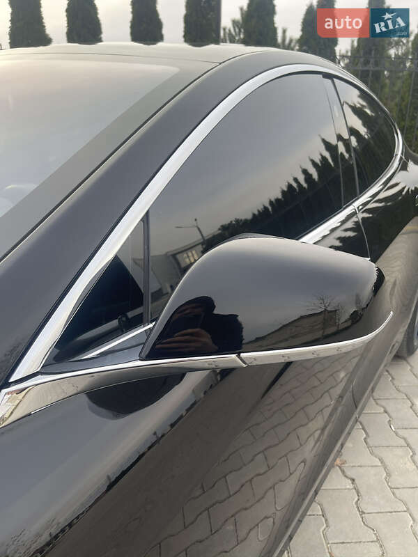 Лифтбек Tesla Model S 2019 в Одессе
