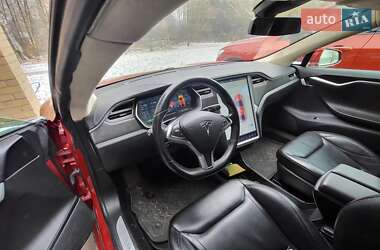 Лифтбек Tesla Model S 2015 в 