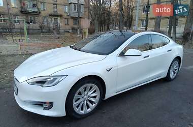 Лифтбек Tesla Model S 2018 в Киеве