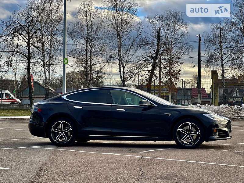 Лифтбек Tesla Model S 2016 в Житомире