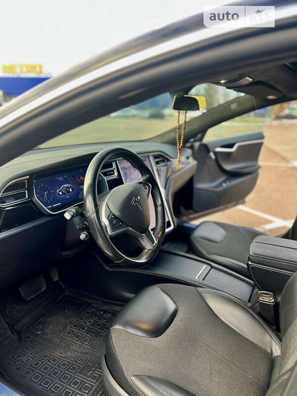 Лифтбек Tesla Model S 2016 в Житомире