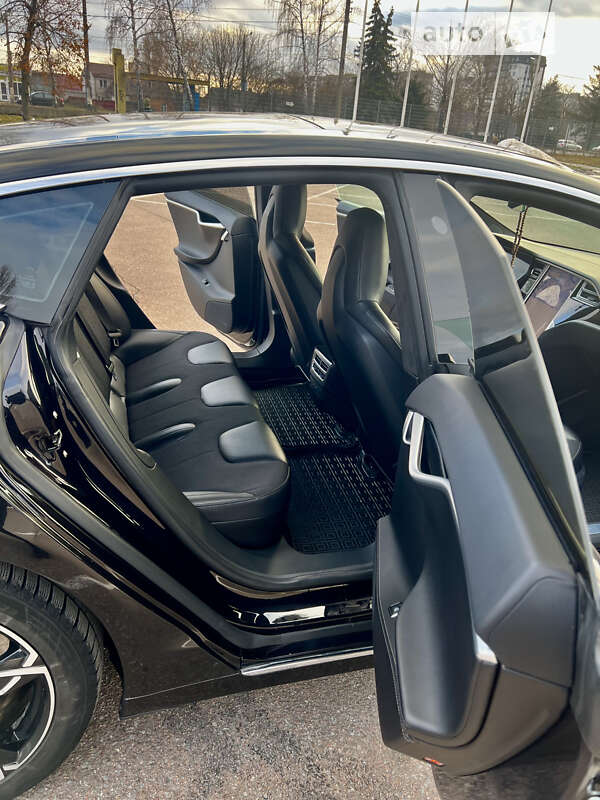 Лифтбек Tesla Model S 2016 в Житомире