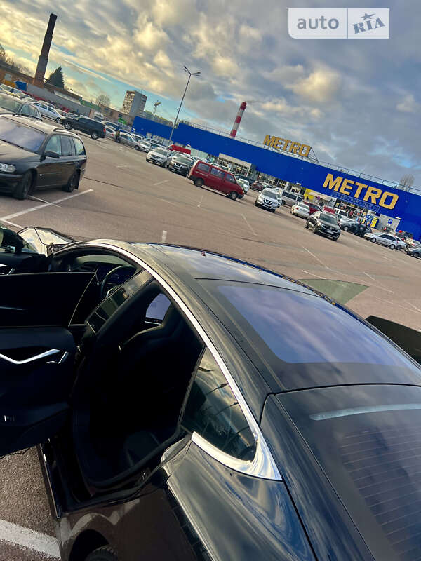 Лифтбек Tesla Model S 2016 в Житомире