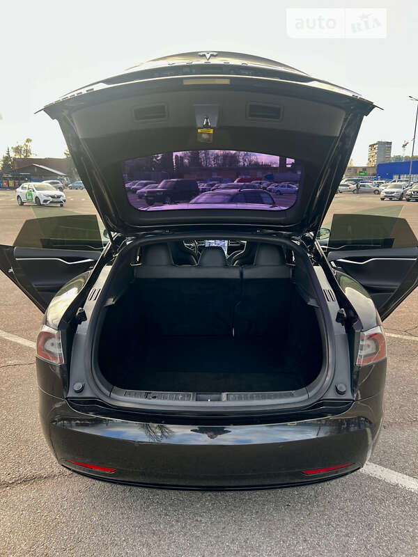Лифтбек Tesla Model S 2016 в Житомире