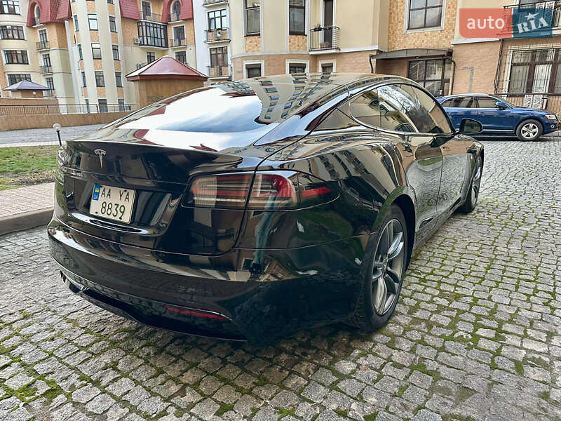 Лифтбек Tesla Model S 2022 в Киеве
