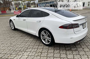 Ліфтбек Tesla Model S 2013 в Чернівцях