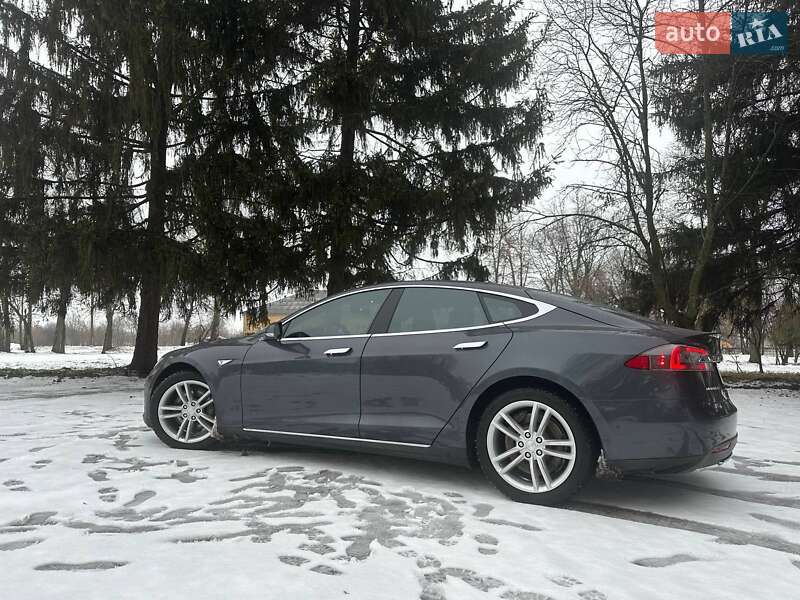 Лифтбек Tesla Model S 2015 в Киеве