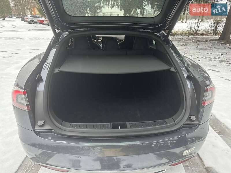 Лифтбек Tesla Model S 2015 в Киеве