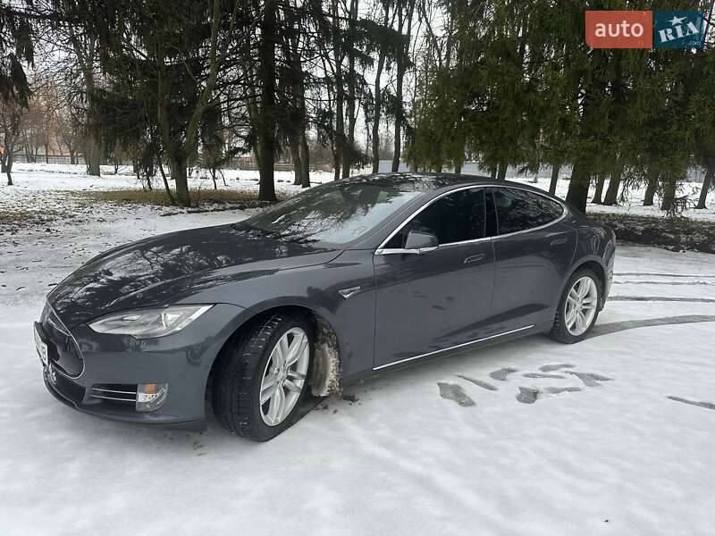 Ліфтбек Tesla Model S 2015 в 