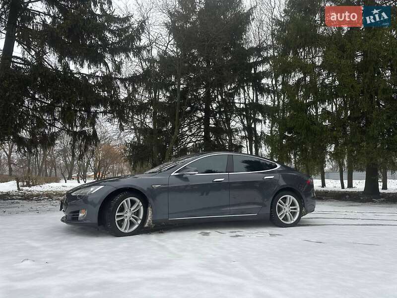 Лифтбек Tesla Model S 2015 в Киеве