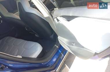 Лифтбек Tesla Model S 2015 в 