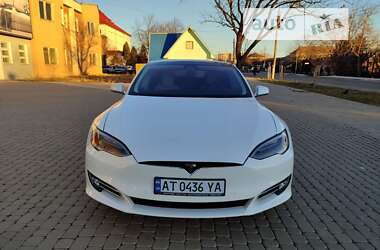 Ліфтбек Tesla Model S 2017 в Коломиї