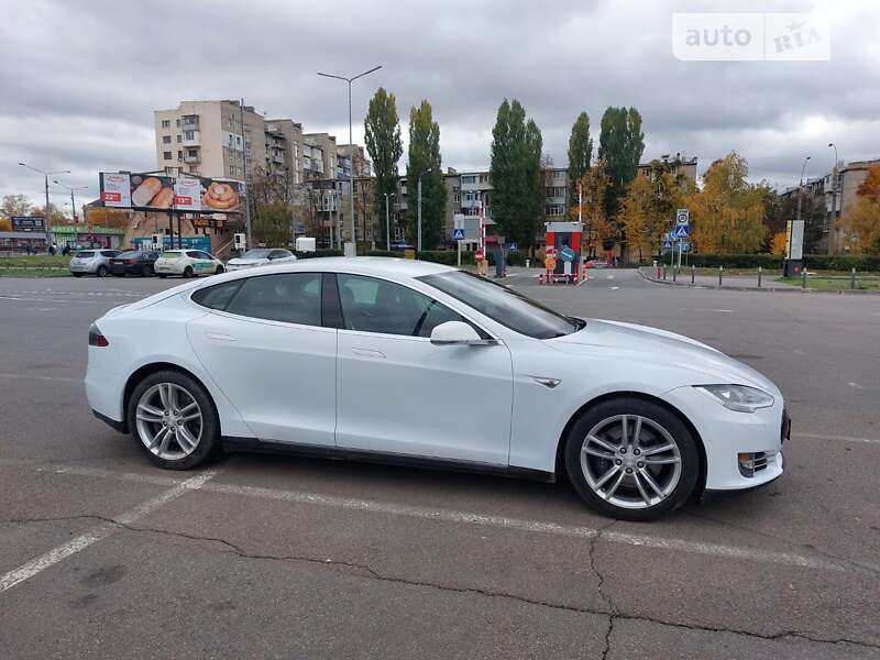 Лифтбек Tesla Model S 2015 в Авдеевке