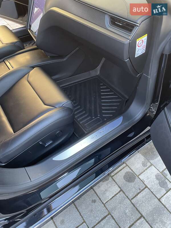 Лифтбек Tesla Model S 2018 в Львове