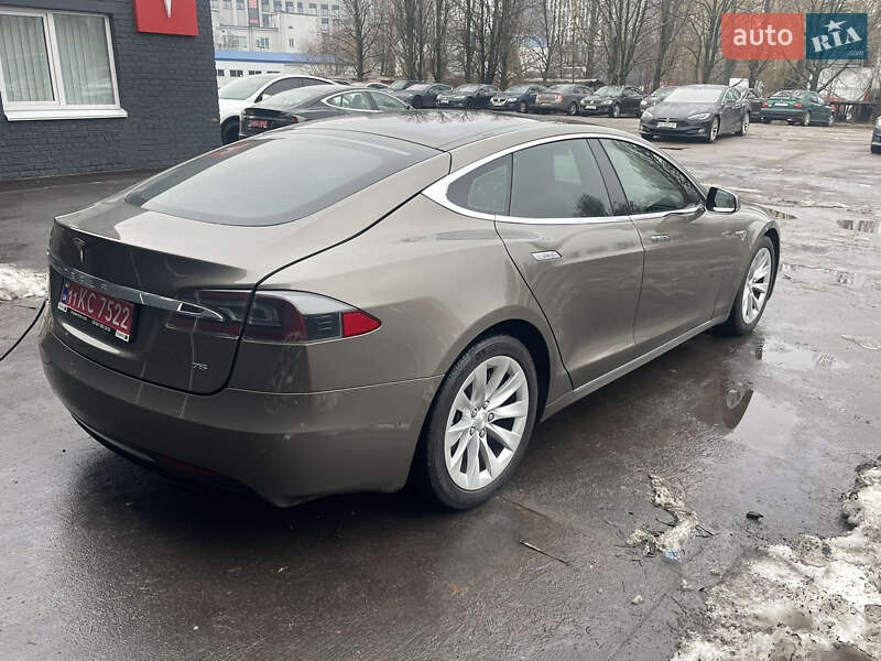 Лифтбек Tesla Model S 2016 в Киеве