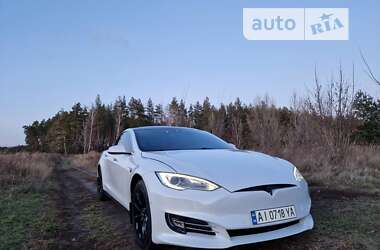 Лифтбек Tesla Model S 2015 в Киеве