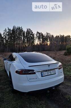 Лифтбек Tesla Model S 2015 в Киеве