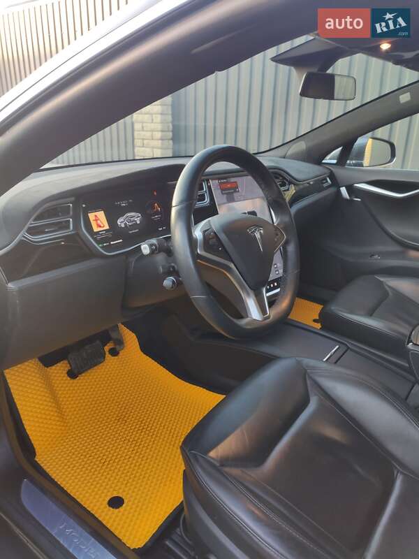 Ліфтбек Tesla Model S 2016 в Тростянці