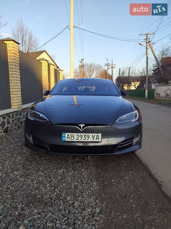 Ліфтбек Tesla Model S 2016 в Тростянці
