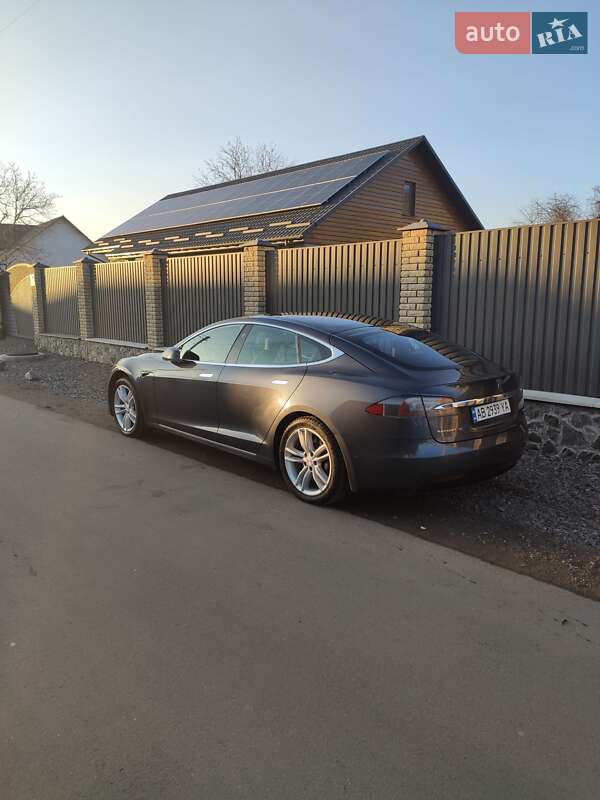 Ліфтбек Tesla Model S 2016 в Тростянці