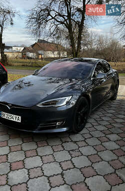 Лифтбек Tesla Model S 2017 в 