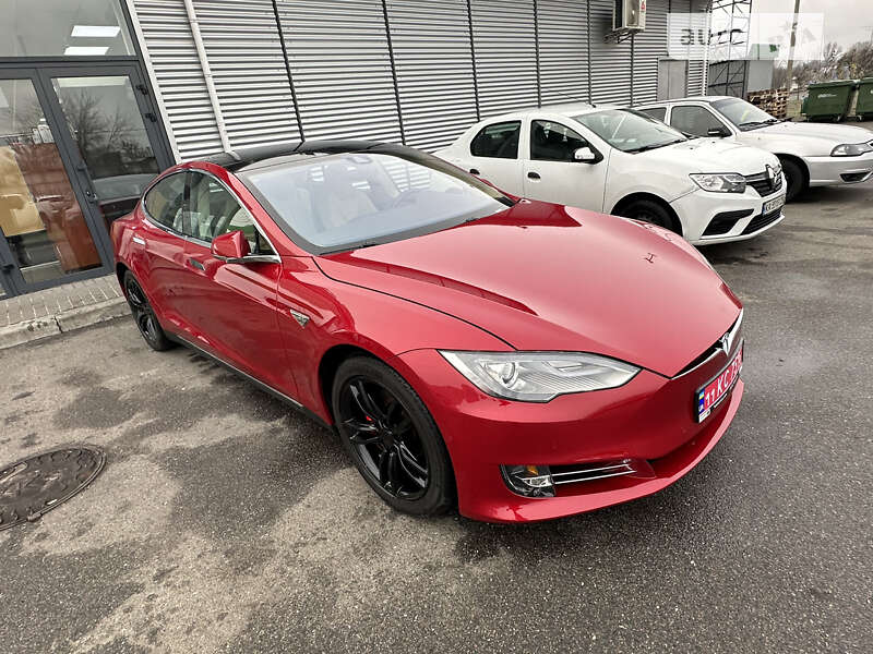 Ліфтбек Tesla Model S 2015 в Києві