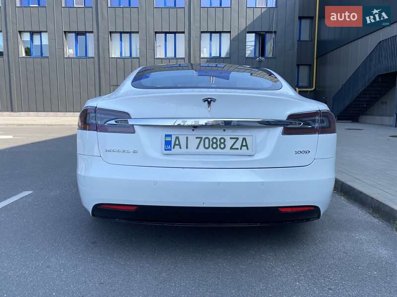 Лифтбек Tesla Model S 2018 в Киеве