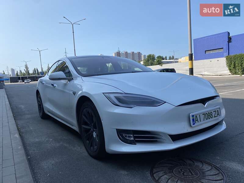 Лифтбек Tesla Model S 2018 в Киеве