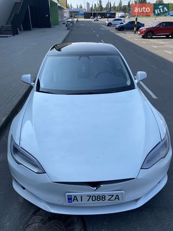 Лифтбек Tesla Model S 2018 в Киеве