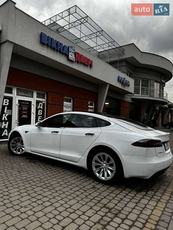 Лифтбек Tesla Model S 2017 в Хусте