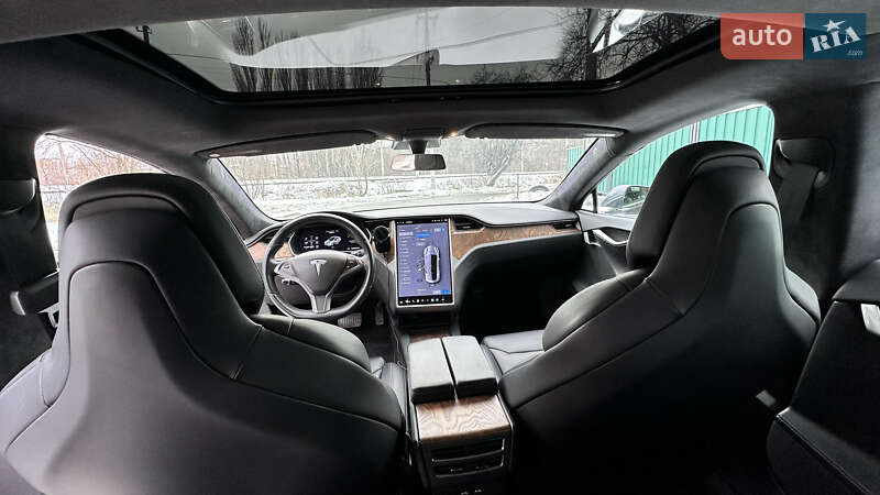 Лифтбек Tesla Model S 2018 в Буче