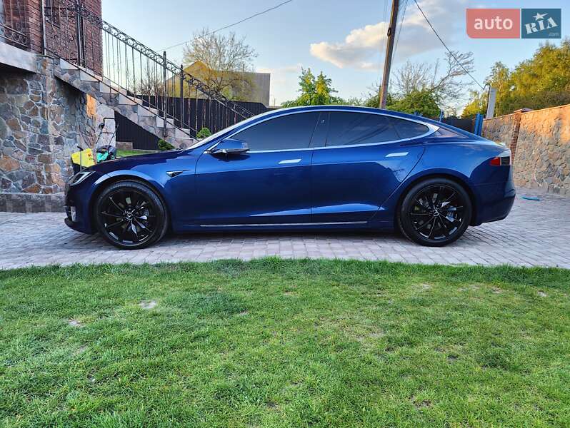 Лифтбек Tesla Model S 2017 в Киеве