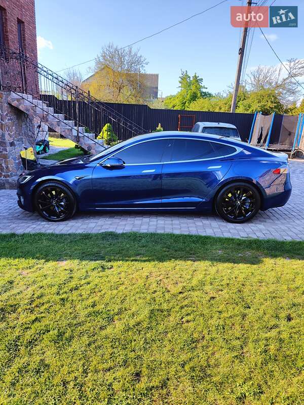 Лифтбек Tesla Model S 2017 в Киеве