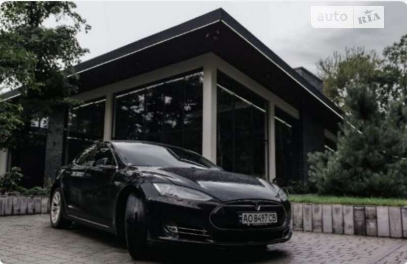 Лифтбек Tesla Model S 2014 в Ужгороде