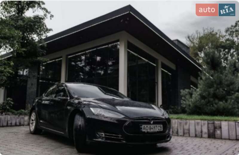 Ліфтбек Tesla Model S 2014 в Ужгороді