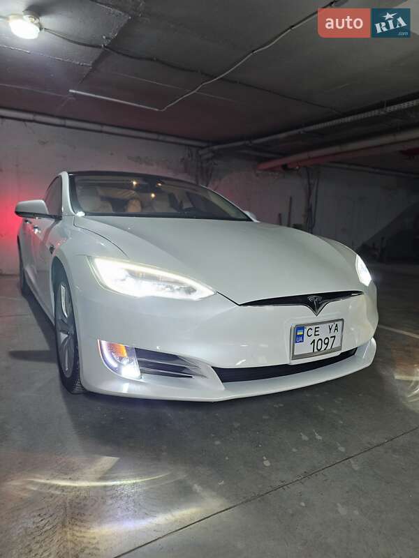 Лифтбек Tesla Model S 2018 в Черновцах