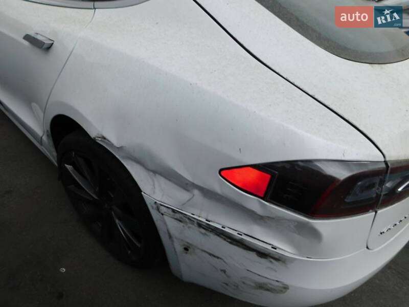 Лифтбек Tesla Model S 2018 в Черновцах