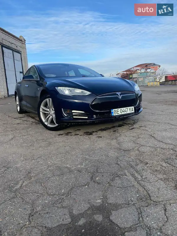 Лифтбек Tesla Model S 2013 в 