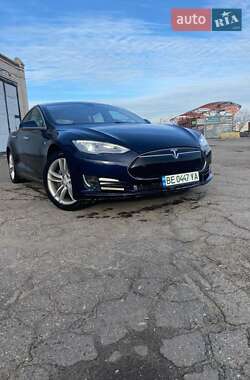 Лифтбек Tesla Model S 2013 в 